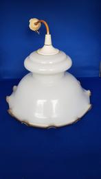 Vintage hanglamp, opaline glazen kap, wit met bruin. 6B11, Tweedehands verkoop, Tweedehands verkoop, Gebruikt, Ophalen of Verzenden