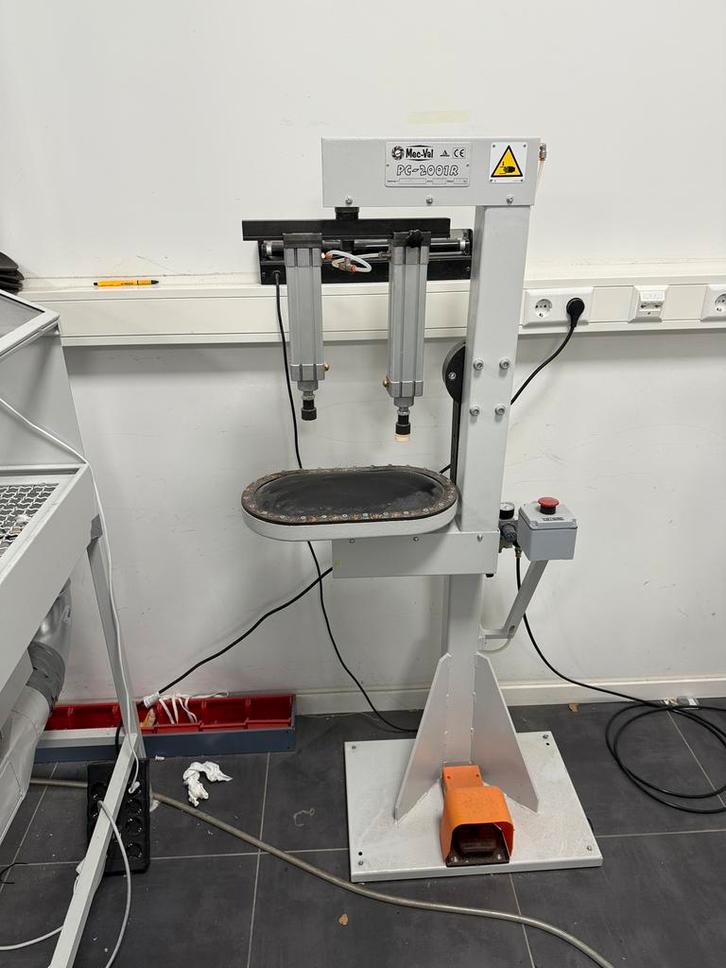 Schoenmaker zolen pers, afteken machine Mec Val schoenmaken, Hobby en Vrije tijd, Naaimachines en Toebehoren, Lockmachine, Overige merken