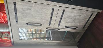 Kast met blauwe lichtstrip en lades rechts zgan beschikbaar voor biedingen