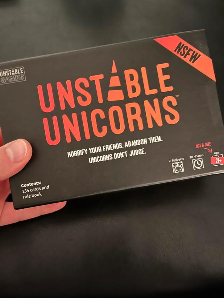 Unstable Unicorns - Kaartspel, Hobby en Vrije tijd, Gezelschapsspellen | Bordspellen, Zo goed als nieuw, Een of twee spelers, Drie of vier spelers