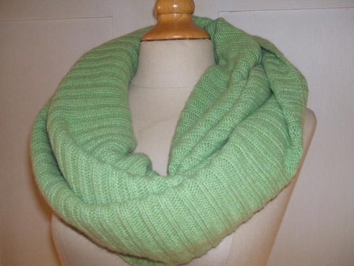 Grote opruiming: warme shawls voor 5 euro., Kleding | Dames, Mutsen, Sjaals en Handschoenen, Gedragen, Sjaal, Maat 38/40 (M), Ophalen of Verzenden