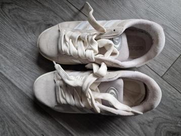 Nep adidas maat 38 beschikbaar voor biedingen
