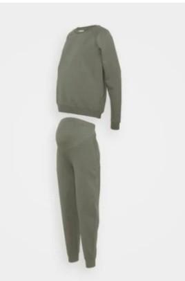 Diversen MAMA zwangerschaps kleding (winter). beschikbaar voor biedingen