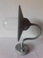 Vintage industriële wandlamp van zink, gemaakt door Massive, Ophalen of Verzenden, Gebruikt, Glas