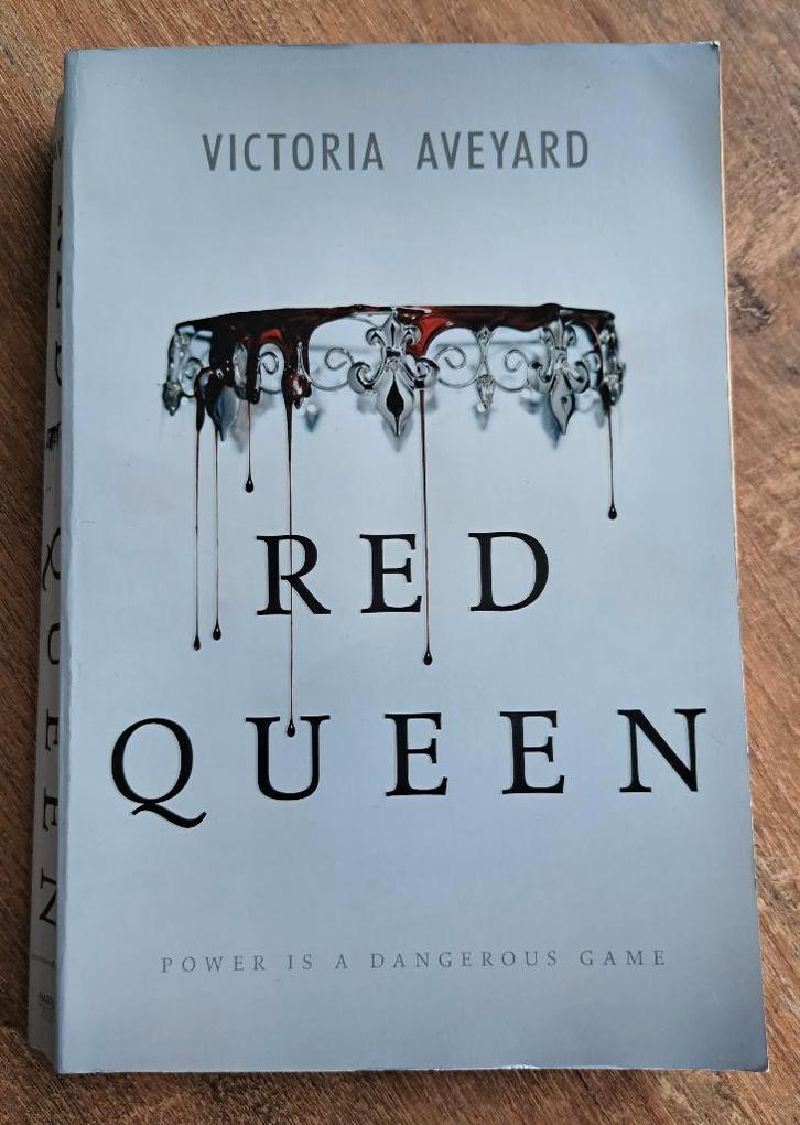 Red Queen – Victoria Aveyard, Boeken, Fantasy, Gelezen, Ophalen of Verzenden