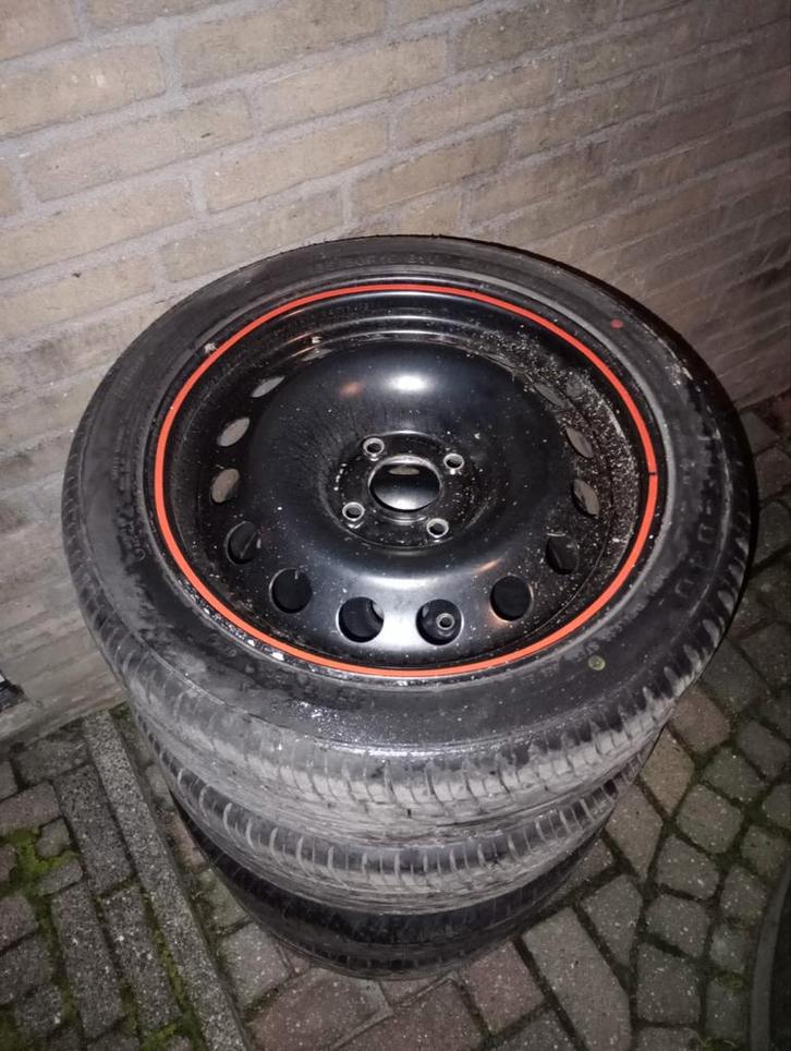 Peugeot/Citroen 16" stalen velgen met nieuwe banden, Auto-onderdelen, Banden en Velgen, Banden en Velgen, Zomerbanden, 16 inch