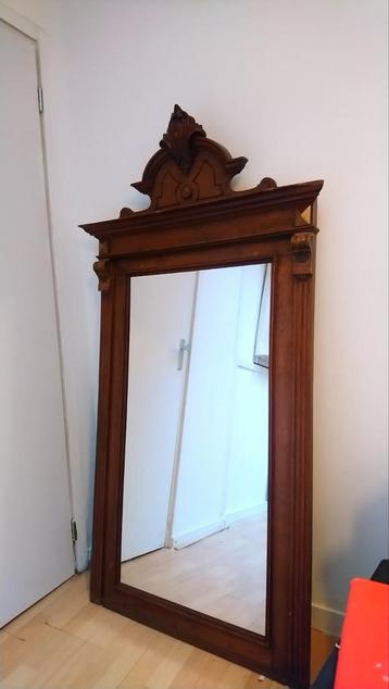 Monumentale antieke spiegel met nieuw glas.  beschikbaar voor biedingen
