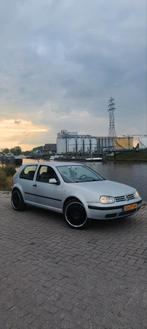 Volkswagen Golf 1.6  AUTOMAAT 1999 Grijs, Auto's, Beige, 4 cilinders, Elektrische ramen, 1200 kg