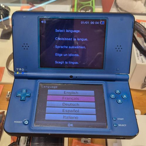 Nintendo DSi XL, met lader, Spelcomputers en Games, Games | Nintendo 2DS en 3DS, Zo goed als nieuw