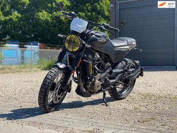 Husqvarna Tour Svartpilen 401 |1337km|Leovince uitlaat|2022 beschikbaar voor biedingen
