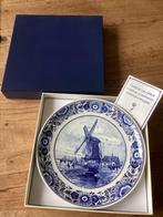 Delfts blauw bord met molen en koeien, Ophalen of Verzenden