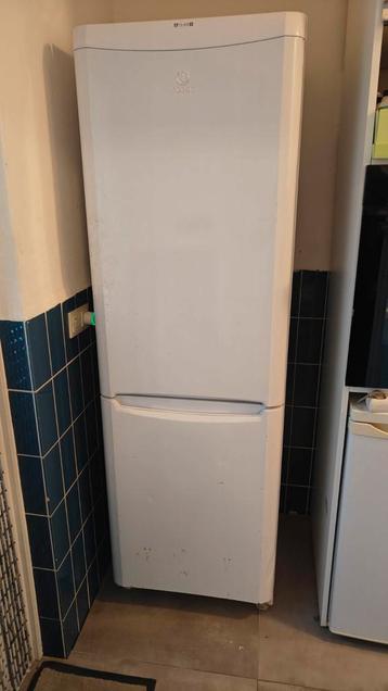 Koelkast met vriezer - 187cm hoog beschikbaar voor biedingen