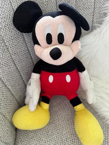 Disney Mickey Mouse knuffel beschikbaar voor biedingen