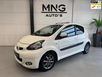 Toyota Aygo 1.0-12V Dynamic Navigator|Automaat|Schuifdak|Tre beschikbaar voor biedingen