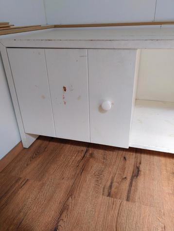 Gratis kastje hout mediameubel