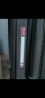 velux, Doe-het-zelf en Verbouw, Rolluiken, Ophalen, 100 tot 150 cm, Zo goed als nieuw, Grijs