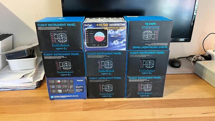 Te koop: Logitech / Saitek Flight Instrument Panels – 8 stuk, Computers en Software, Joysticks, Zo goed als nieuw, Ophalen of Verzenden