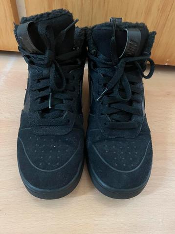 Gevoerde hoge Nike sneakers maat 37.5 zwart unisex boots beschikbaar voor biedingen