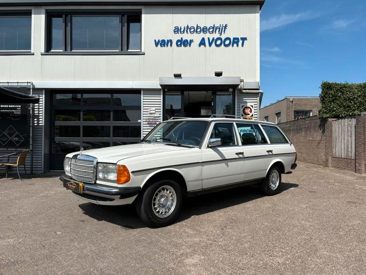 Mercedes benz 230 TE 1984, Auto's, Oldtimers, Particulier, Benzine, Stationwagon, Handgeschakeld, Geïmporteerd, Wit, Ophalen