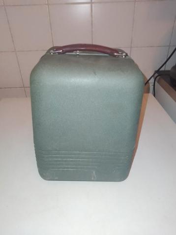 Antieke filmprojektor beschikbaar voor biedingen