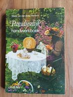 Paradijselijk handwerkboek borduren haken kantpatchwork, Breien en Haken, Ophalen of Verzenden, Zo goed als nieuw, Marie Van Den Berk-Mertens