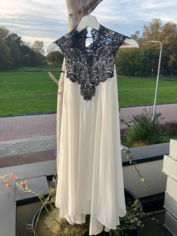 Jurk wit met zwart kant, Kleding | Dames, Gelegenheidskleding, Zo goed als nieuw, Overige typen, Maat 42/44 (L), Wit, Ophalen of Verzenden