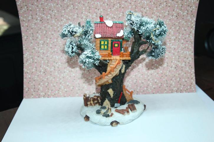 Kerstdorp Boomhut Dickensville Figuur - 16cm, Diversen, Kerst, Gebruikt, Ophalen of Verzenden