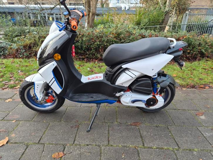 Peugeot ludix blaster 2006 brom, Fietsen en Brommers, Snorfietsen en Snorscooters, Zo goed als nieuw, Peugeot, Tweetakt, Ophalen of Verzenden
