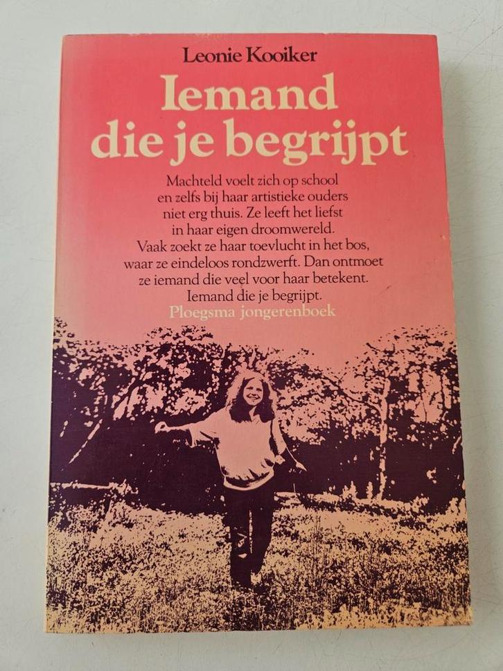 Iemand die je begrijpt - Leonie Kooiker, Boeken, Kinderboeken | Jeugd | 13 jaar en ouder, Gelezen, Ophalen of Verzenden