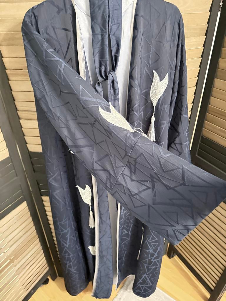 Elegante Abaya - Maat 44, Lengte 140 cm, Ophalen of Verzenden, Zo goed als nieuw, Maat 42/44 (L), Onder de knie