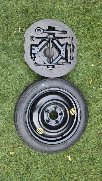 Reservewiel steekmaat 5 x 114,3 met krik  beschikbaar voor biedingen