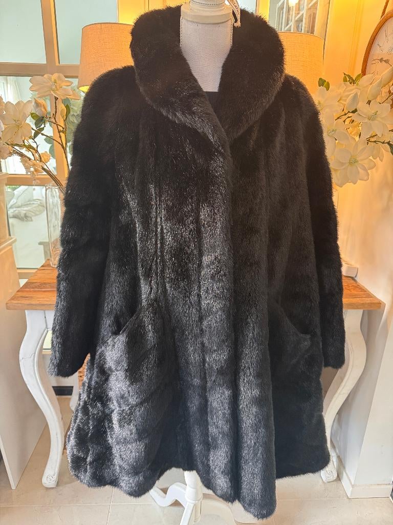 Chique, Zwarte faux fur swinger Couture Hélène, 42/L, ZGAN., Ophalen of Verzenden, Zo goed als nieuw, Maat 42/44 (L), Zwart
