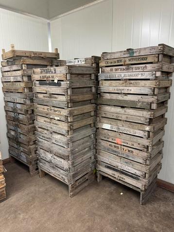 Oude gaasbakken te koop. beschikbaar voor biedingen