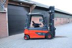 Linde E25 heftruck elektrische triplex lepelversteling sides