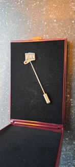 FNV Speldje 1e Gehalte Zilver met Robijntje, Ophalen of Verzenden