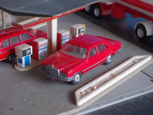 Mercedes Benz W116 450SE - Wiking rood / grijs interieur, Hobby en Vrije tijd, Modelauto's | 1:87, Zo goed als nieuw, Auto, Wiking