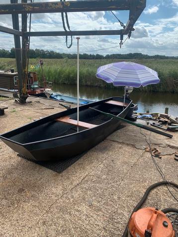Schouw/ grachtenboot beschikbaar voor biedingen