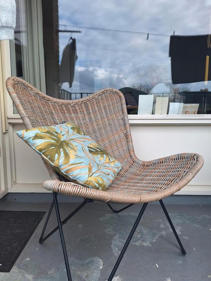 Mooie Tuinstoel - Riet/Rotan, Huis en Inrichting, Stoelen, Zo goed als nieuw, Twee, Riet of Rotan, Bruin, Ophalen