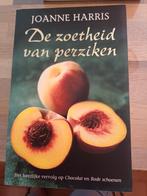 Joanne Harris - De zoetheid van perziken dl3, Ophalen of Verzenden, Zo goed als nieuw, Nederland, Joanne Harris