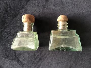 Twee antieke Engelse glazen inktpotten uit einde 19e eeuw beschikbaar voor biedingen