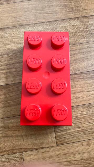 Lego lunchbox brick 8, rood beschikbaar voor biedingen