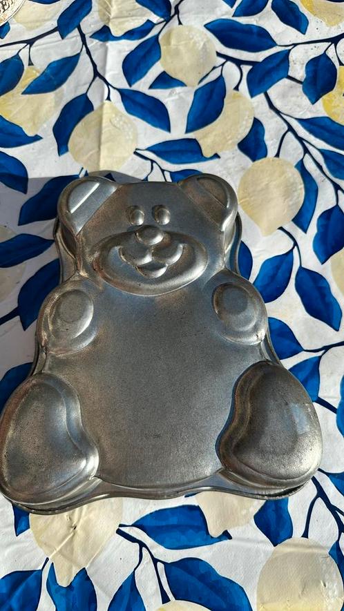 Vintage metalen beertaartvorm – nostalgische bakvorm, Hobby en Vrije tijd, Taarten en Cupcakes maken, Gebruikt, Bakvorm, Taarten