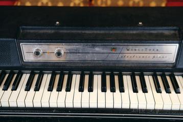 GEZOCHT: Würlitzer Electrische Piano om op te knappen beschikbaar voor biedingen