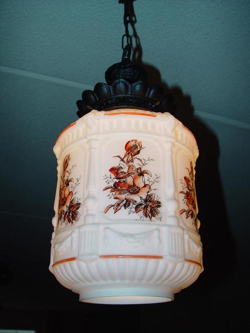 hanglamp vintage, klassiek keurig en goed, Huis en Inrichting, Lampen | Hanglampen, Gebruikt, Minder dan 50 cm, Glas, Metaal, Ophalen of Verzenden