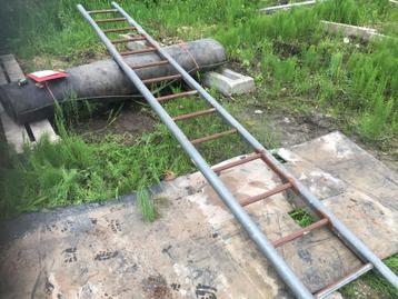 ladder industrieel geheel van metaal lengte 390 cm breed 45  beschikbaar voor biedingen