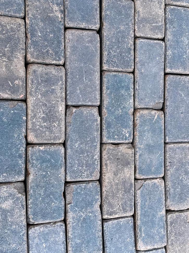 Partij 28 Gebakken klinkers zwart getrommeld, Tuin en Terras, Terrasdelen en Vlonders, Nieuw, Overige materialen, Ophalen of Verzenden