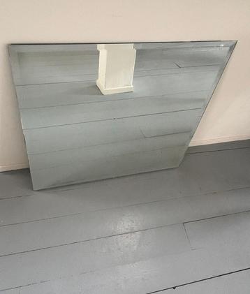 Spiegel 90 x 90 cm beschikbaar voor biedingen