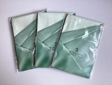 3 sets van 2 damasten servetten, lichtgroen, €5 per set beschikbaar voor biedingen