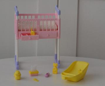 Barbie Happy Family Midge en Baby wieg, bad en accessoires beschikbaar voor biedingen