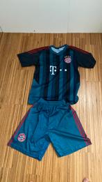 Bayern munchen tenue maat 140, Sport en Fitness, Voetbal, Maat XS of kleiner, Ophalen, Zo goed als nieuw, Set